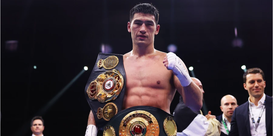 Бивол сначала встретится с претендентом, а потом вернется к Бетербиеву