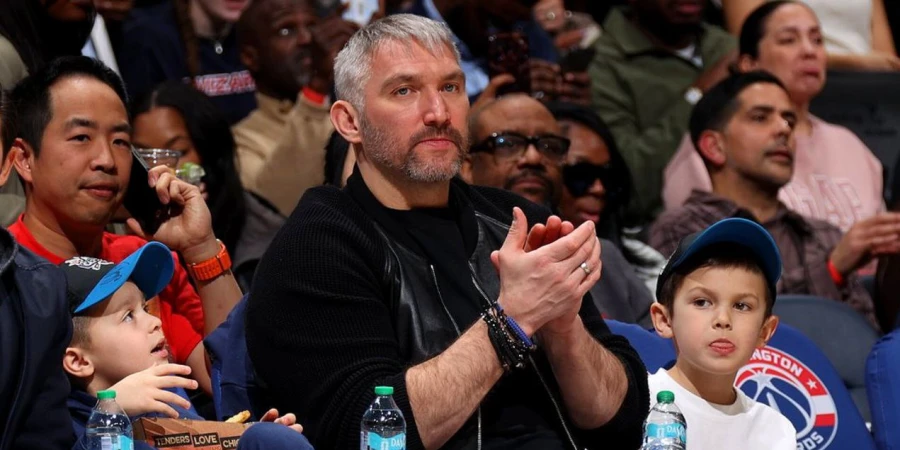 Вечер Овечкина: привет Леброну, спасение Дончича и семейное фото