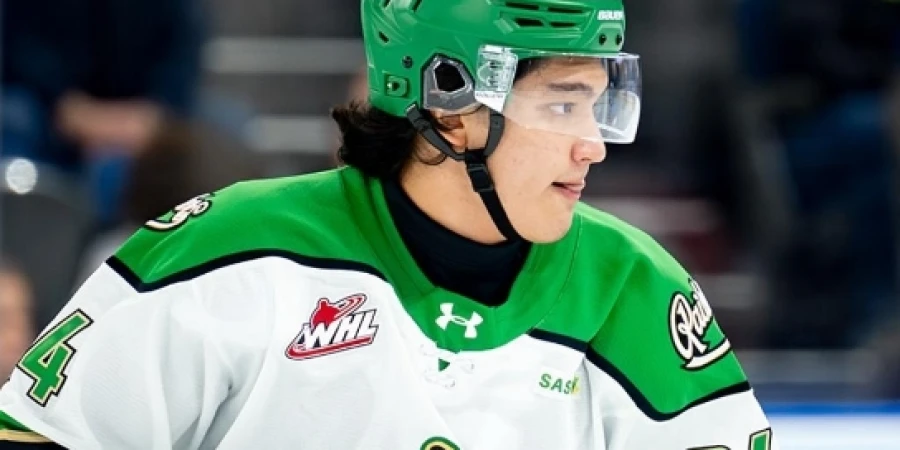 Нападающего казахстанской "молодежки" могут выбрать на драфте НХЛ