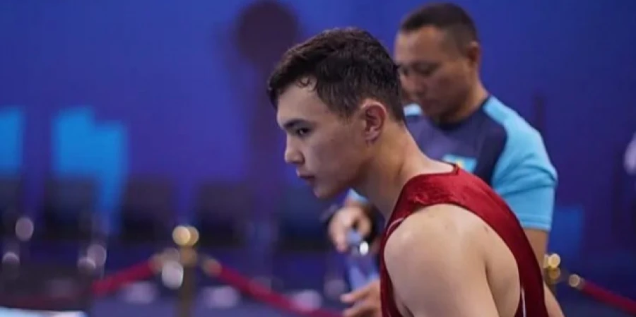 Чемпион молодежного первенства Азии из Казахстана досрочно завершил стартовый бой чемпионата мира