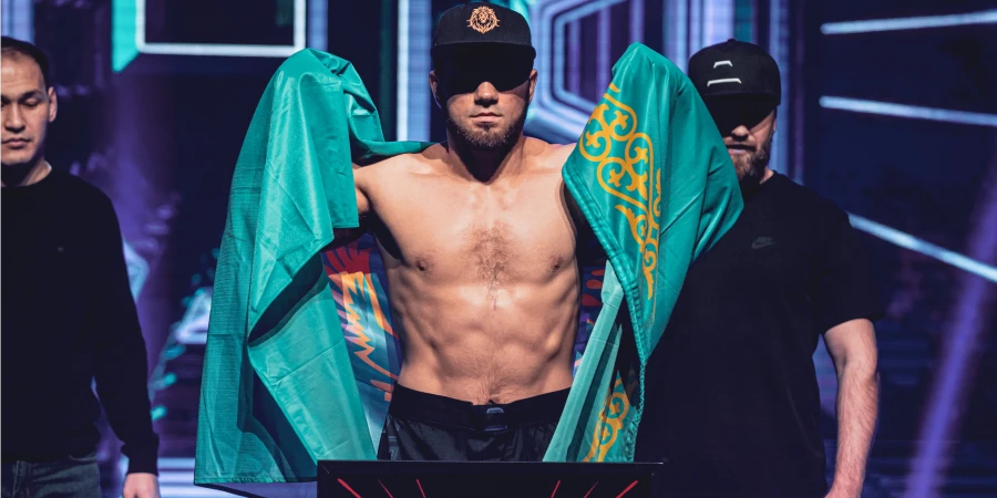 Встреча бойцов из Казахстана и Узбекистана завершилась досрочно на OCTAGON 72