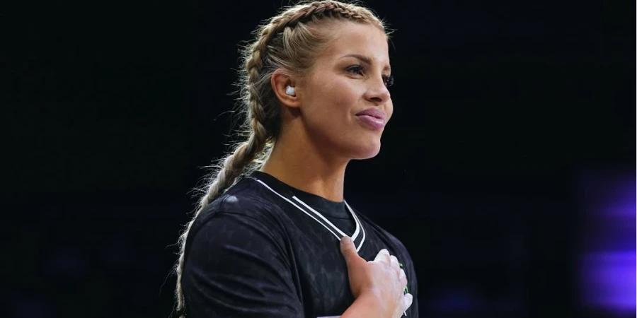 Получившая казахский чапан звезда лиги Power Slap объяснила свой переход в ММА