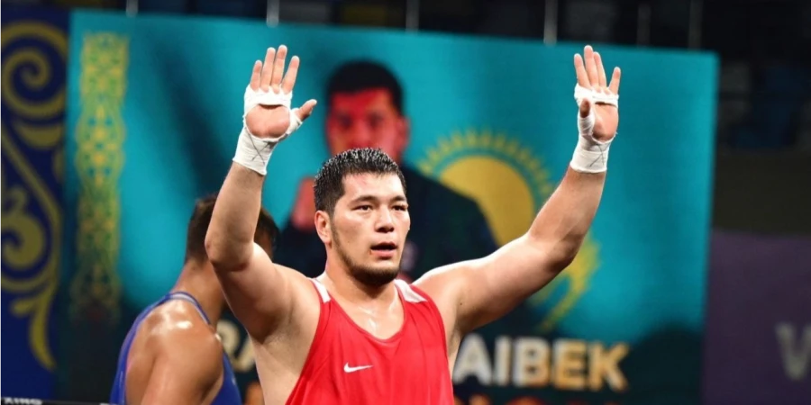 Нурбек Оралбай вышел в 1/8 финала чемпионата мира по боксу