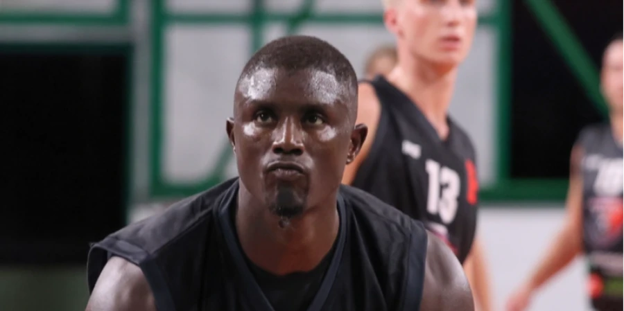 Баскетболиста жестко оскорбили прямо во время матча