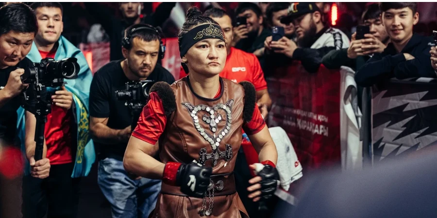 Аян Тұрсын дебюттік жекпе-жегінде жеңіліп қалды