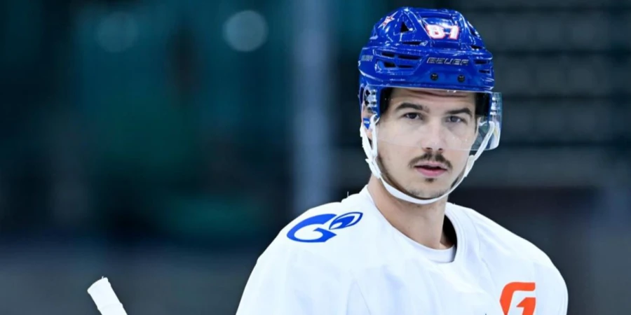 От звезды до проблемы: что происходит с хоккеистом, которого СКА «увел» у «Барыса»