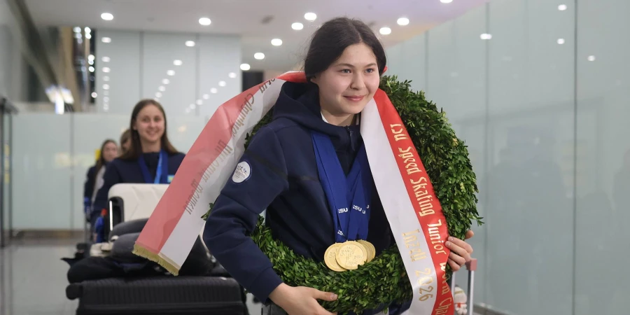 Конькимен жүгіру: Тарихи нәтиже көрсеткен спортшылар елге оралды