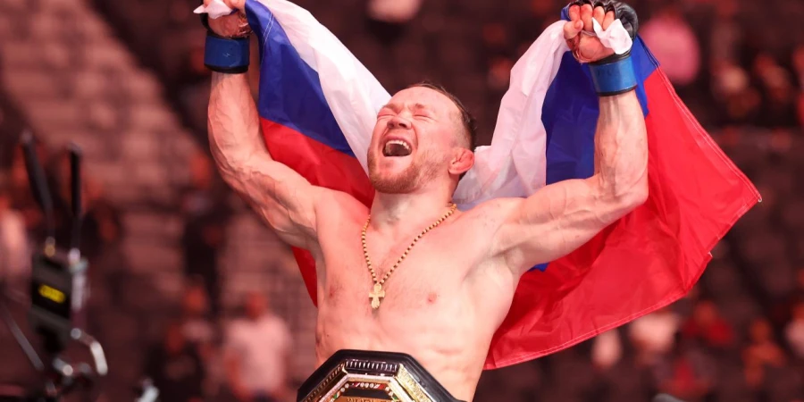 Казахский боец дал установку, после которой Ян уничтожил соперника