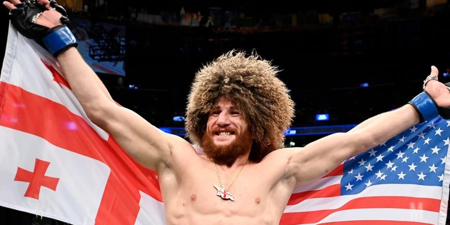 Бойцы промоушена UFC прошли процедуру взвешивания перед турниром UFC 316