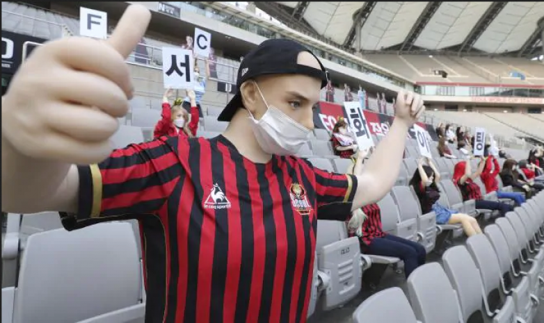 Корейскому клубу грозит штраф и снятие очков за секс-куклы на трибунах