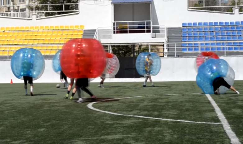 ВИДЕО. Футболисты «Каспия» провели тренировку в воздушных шарах