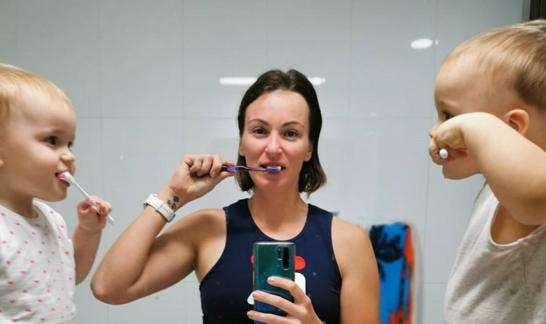 ФОТО. Ярослава Шведова учит детей чистить зубы