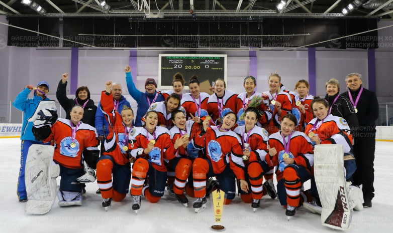 ВИДЕО. Чемпионки Казахстана по хоккею тренируются дома и на улице