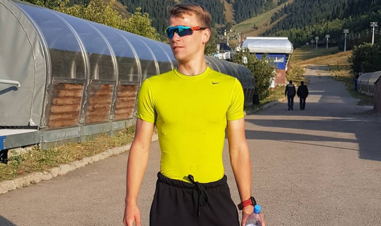 ВИДЕО. Казахстанский конькобежец продолжает домашние тренировки