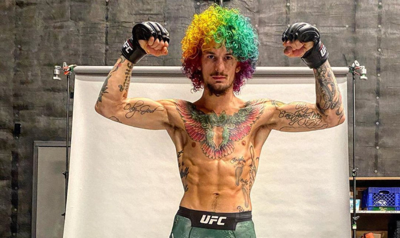 Боец UFC покрасил волосы в цвета радуги перед боем на турнире UFC 250