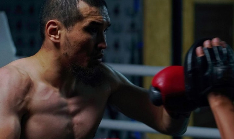 Казахстанский боксер показал видео подготовки к выступлению на вечере бокса в Алматы
