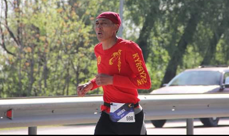 45-летний Оболбек Осмонбеков бежит из Нарына в Бишкек