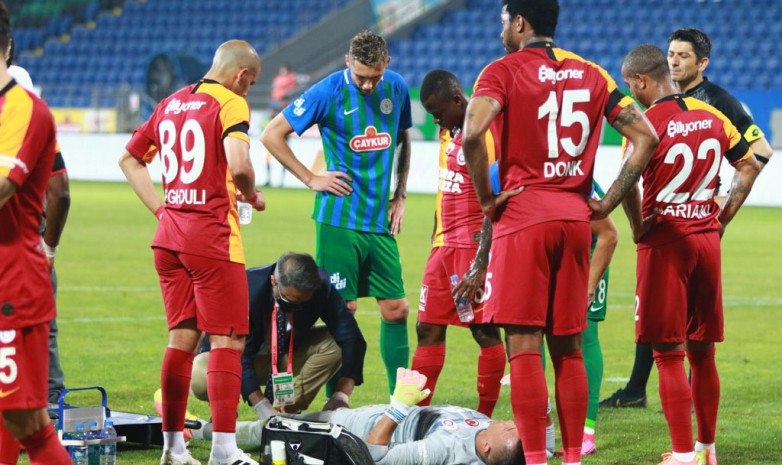 Голкипер «Галатасарая» Муслера получил двойной перелом во время матча чемпионата Турции