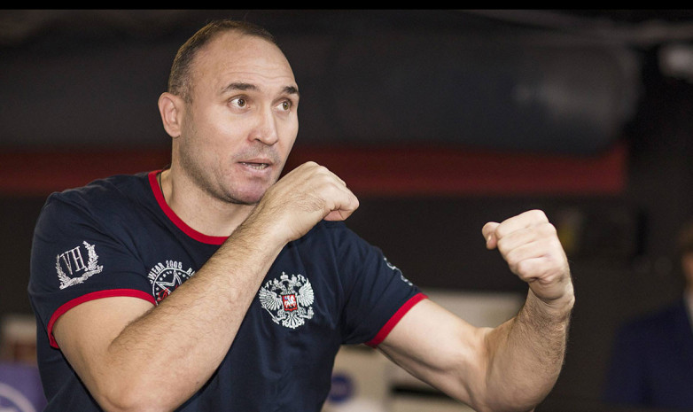 Российский тяжеловес Александр Устинов выиграл боксера из Грузии на вечере бокса в Минске