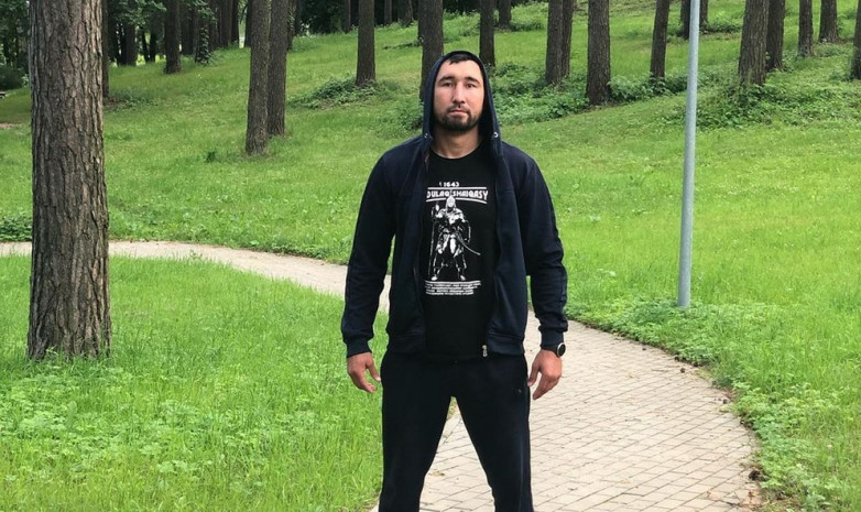 Казахстанский боксер показал видео с тренировки