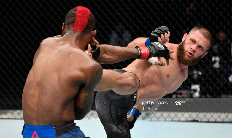 UFC: Рафаэль Физиев победил Диакисе