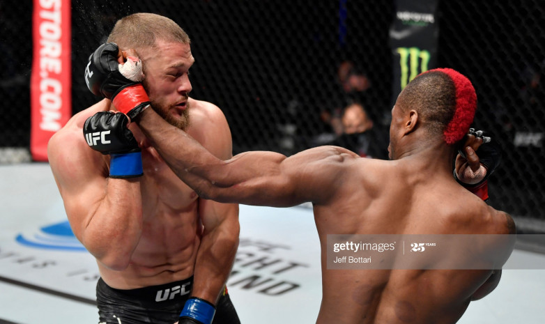 UFC: Поединок Физиев - Диакисе признан лучшим боем вечера