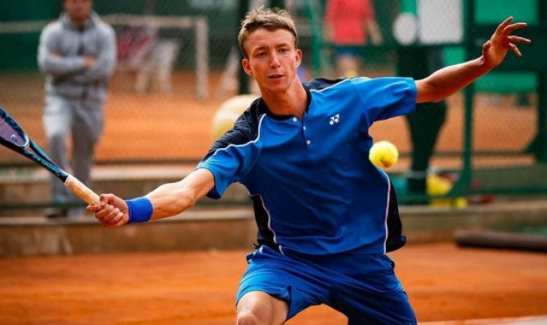 Казахстанский теннисист Григорий Ломакин выиграл два матча на выставочном турнире 