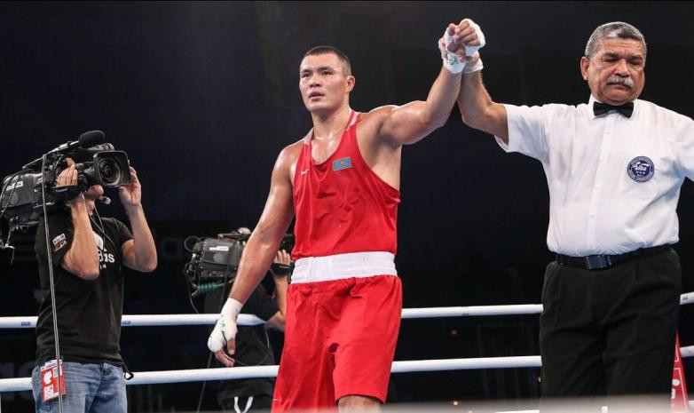 Казахстанский боксер перешел в профи
