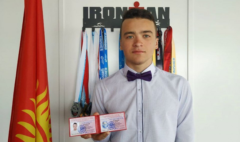 Триатлонист Артем Шапилов получил звание «Мастера спорта КР»