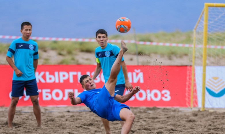Кубок Кыргызстана по пляжному футболу: Арстанбек Турсунов - лучший бомбардир турнира