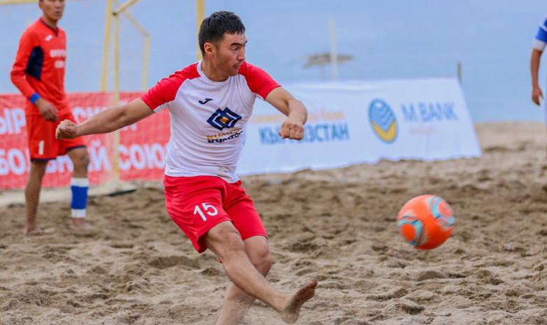 В финале Кубка Кыргызстана по пляжному футболу сыграют «Жети-Огуз» и КГАФКиС