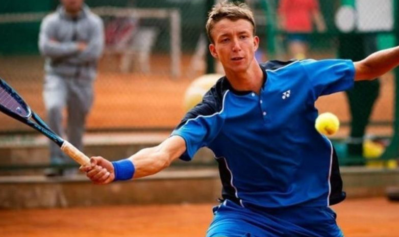 Казахстанский теннисист выиграл два матча на выставочном турнире