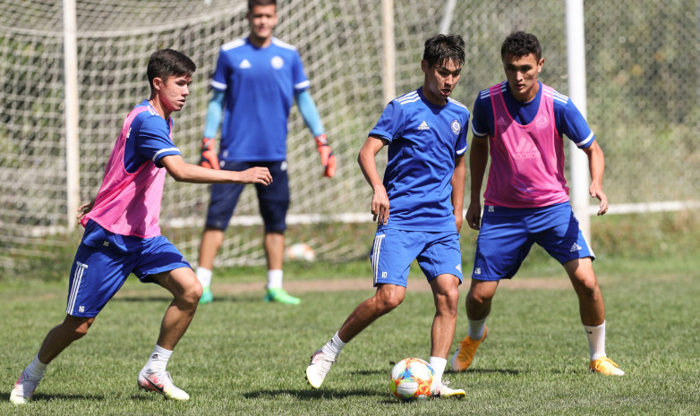 Фоторепортаж с тренировки молодежной сборной в Алматы