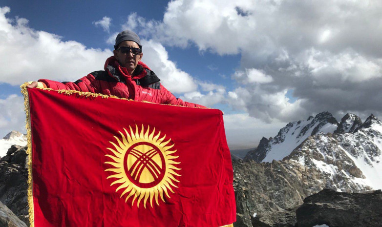 Замдиректора ГАМФКиС Канатбек Арпачиев взошел на вершину хребта высотой 4600 м