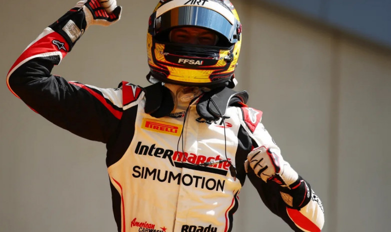 Джейк Хьюз стал победителем второй гонки этапа Формулы-3 в Италии