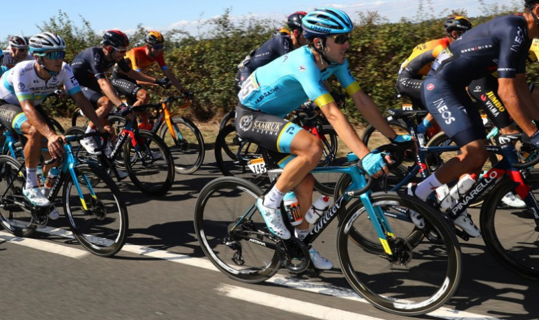 «У «Астаны» первый сход на «Тур де Франс». Стал известен диагноз гонщика после падения