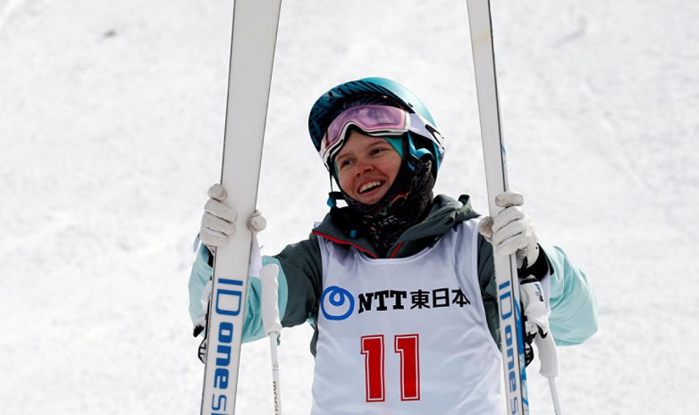 ВИДЕО. «Когда очень хочется». Юлия Галышева дома спустилась на лыжах по импровизированному склону