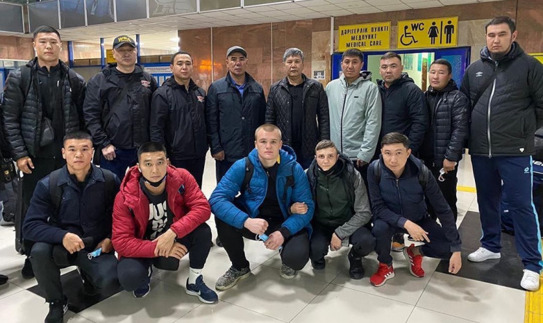 Лидеры сборной Казахстана прибыли в Атырау для подготовки к дебюту в профи