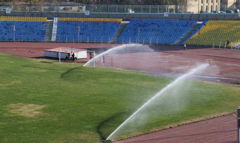 На стадионе имени Д.Омурзакова установили автоматическую систему полива поля