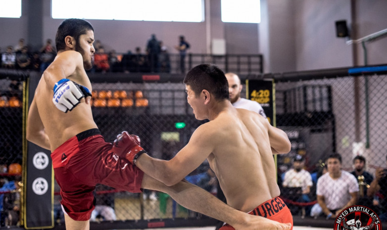 Боец из Кыргызстана задушил соперника на турнире M-1 Global