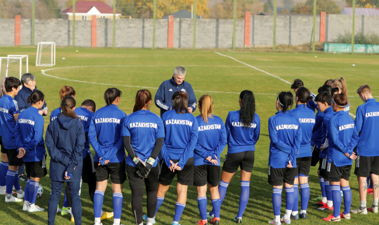 Фоторепортаж с тренировки женской сборной Казахстана перед матчем с Сербией