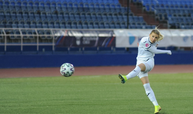 Казахстанская футболистка Юлия Мясникова помогла своей команде выйти в финал Кубка России