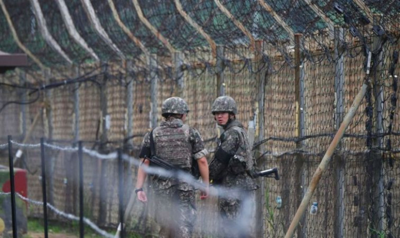 Гимнаст перепрыгнул через забор из Северной Кореи в Южную