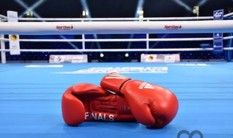 Казахстанский боксер техническим нокаутом одержал победу на вечере бокса в Алматы