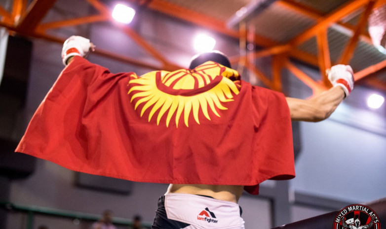 Азамат Сапарбай уулу выиграл чемпионский пояс в России, нокаутировав узбекистанца в 1 раунде