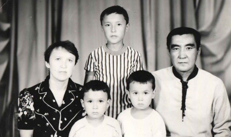 Скончался отец Серика Сапиева