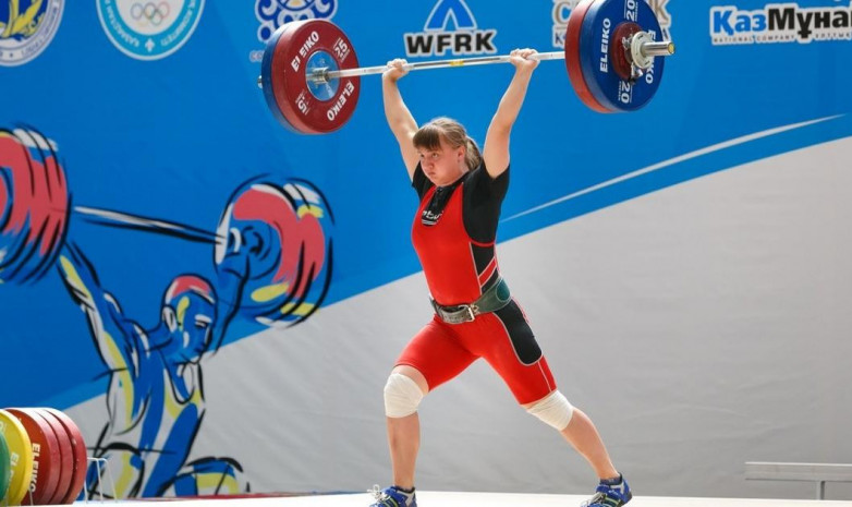 Екатерина Быкова стала чемпионкой Казахстана по тяжелой атлетике в категории 76 килограммов