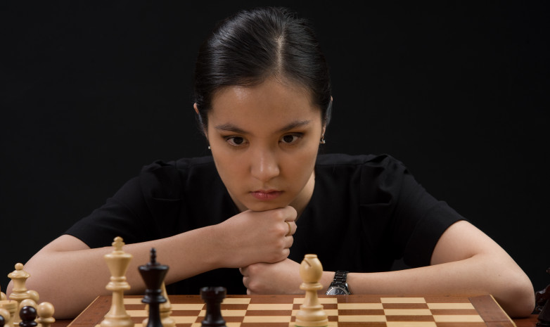Динара Сәдуақасова бір мезетте жиырма қарсыласпен шахмат ойнады 