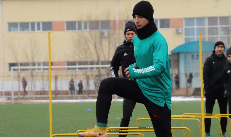 Молодежная команда «Атырау» продолжает тренироваться в родном городе
