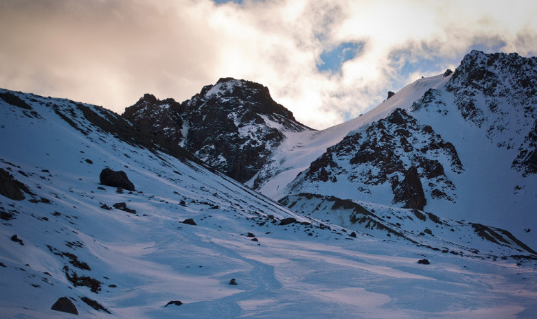 Альпинист потерял зрение в алматинских горах 
